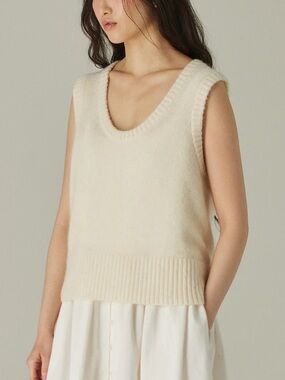 Something To Hold Scoop Neck Vest